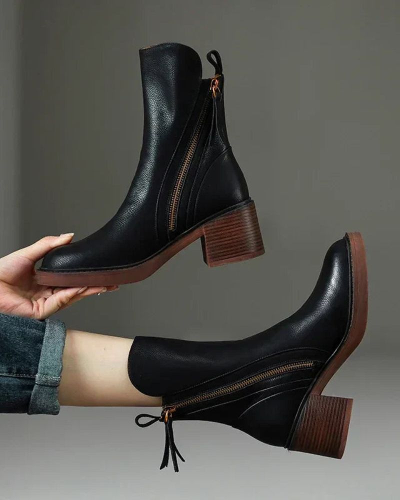 Maureen™ | Black leather boots with a comfortable heel, elegant and timeless