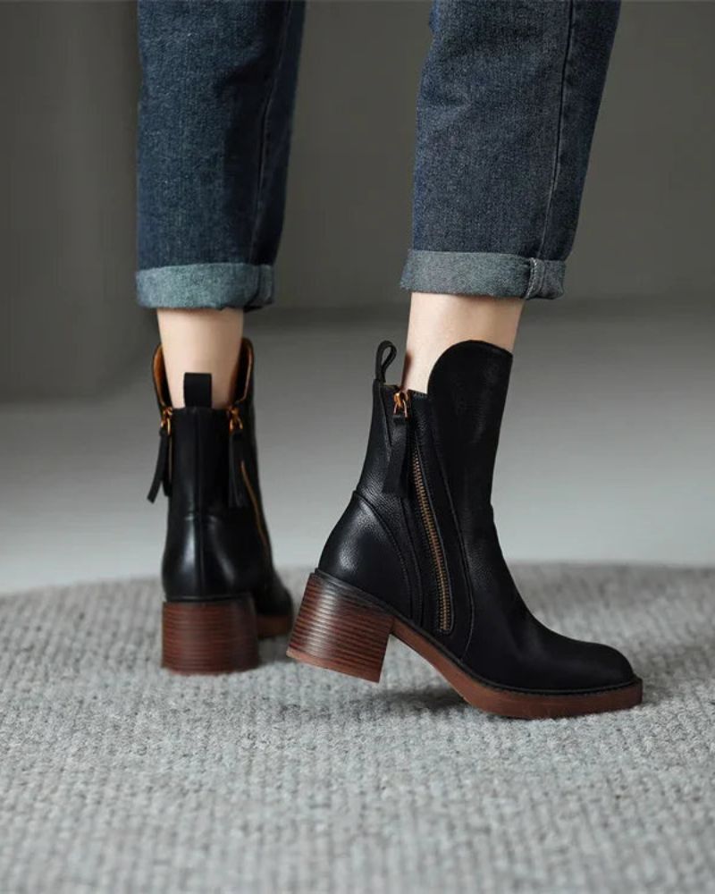 Maureen™ | Black leather boots with a comfortable heel, elegant and timeless
