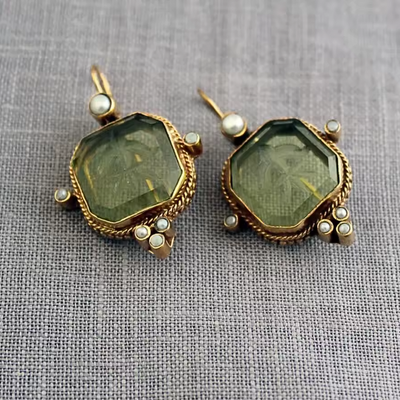 Maeble Vintage earrings with green stone and pearl