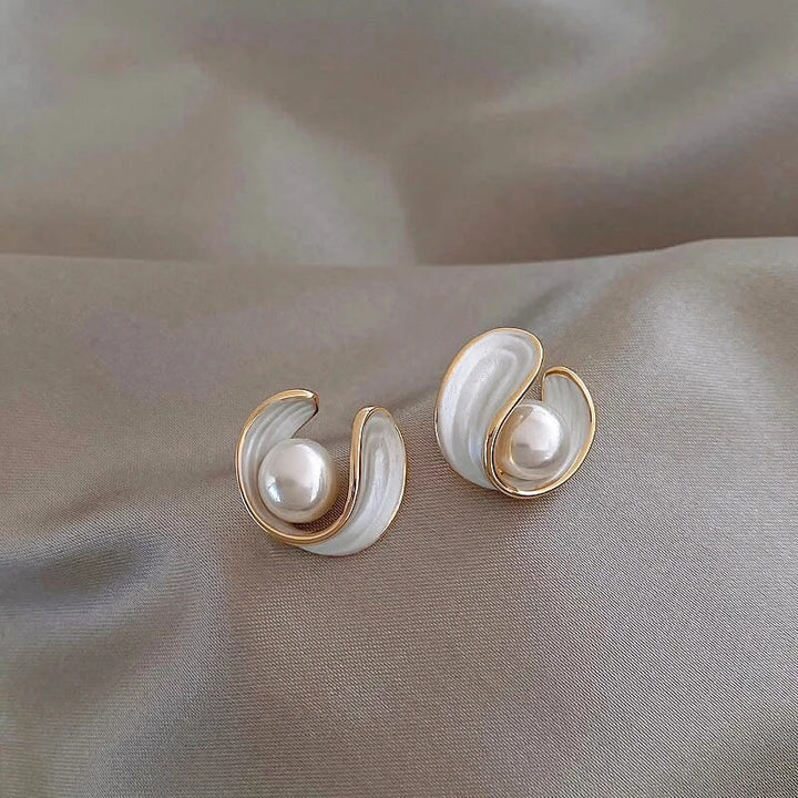 Luxury Earrings of White Opal with Pearls in Gold