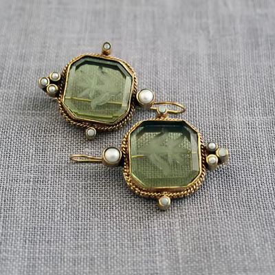 Maeble Vintage earrings with green stone and pearl