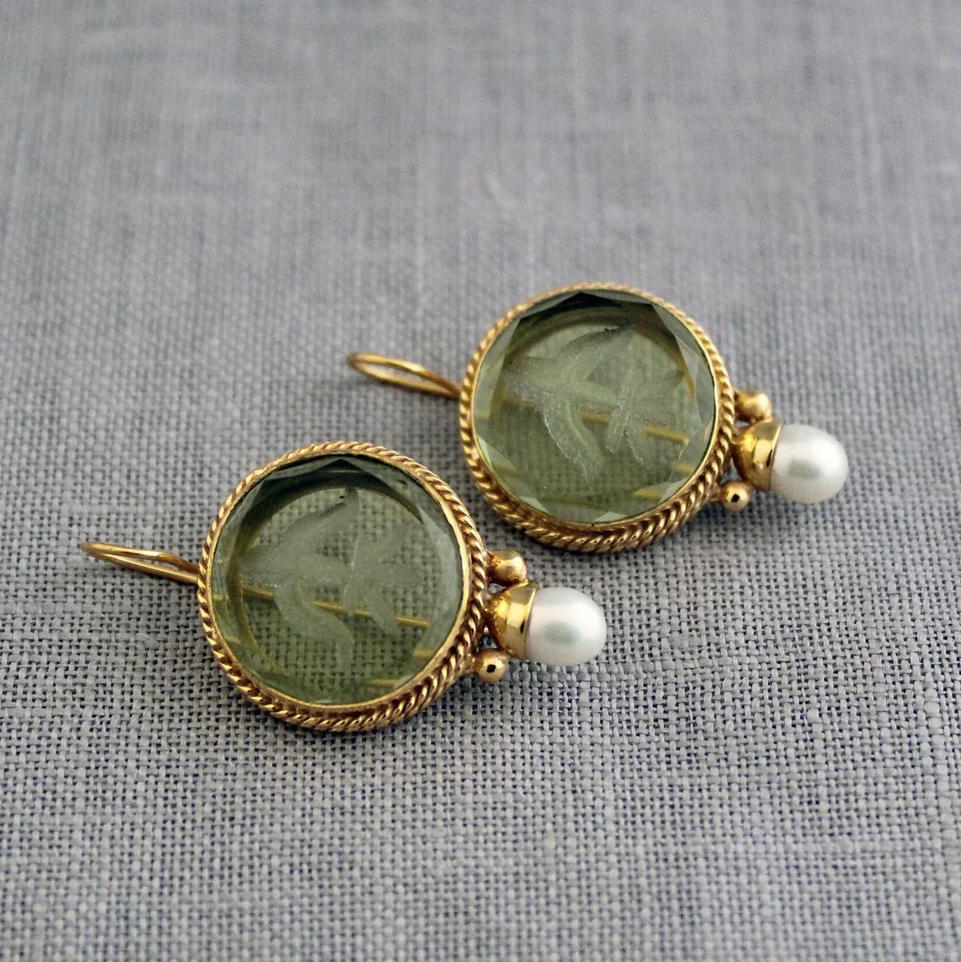 Penelope Vintage earrings with green stone and pearl