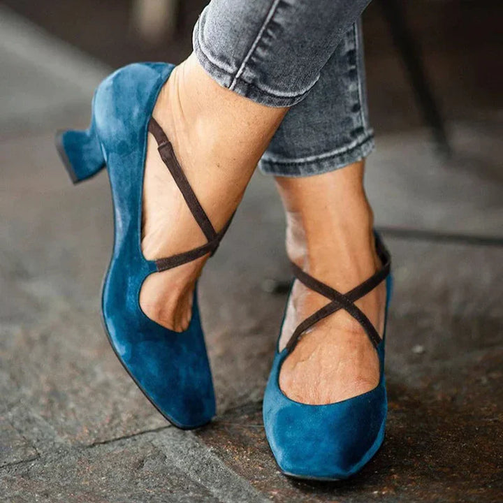 ELEGANTE TACCHI MEDI CON CINGHIE