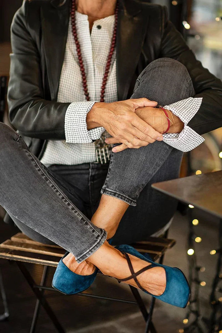ELEGANTE TACCHI MEDI CON CINGHIE