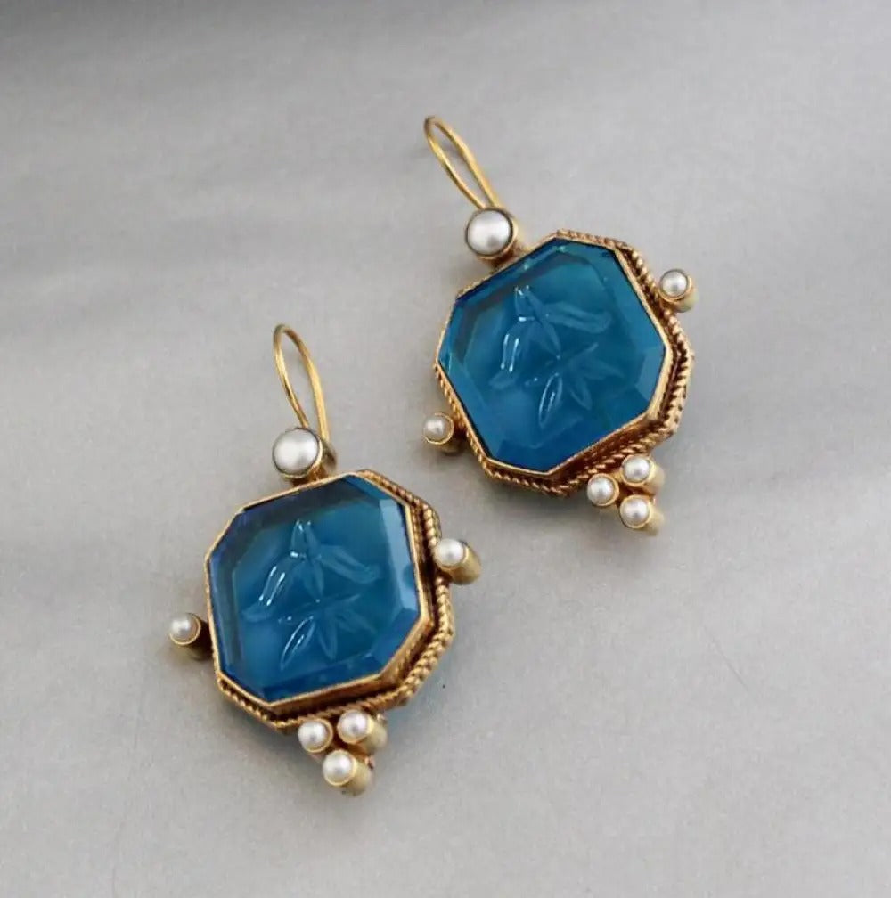 Maeble Vintage earrings with green stone and pearl